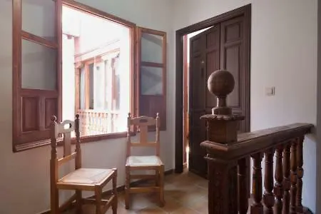 Spacious Sunny And Quiet Albayzin Apartment