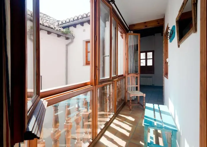 Spacious, sunny&quiet Albayzin apartment